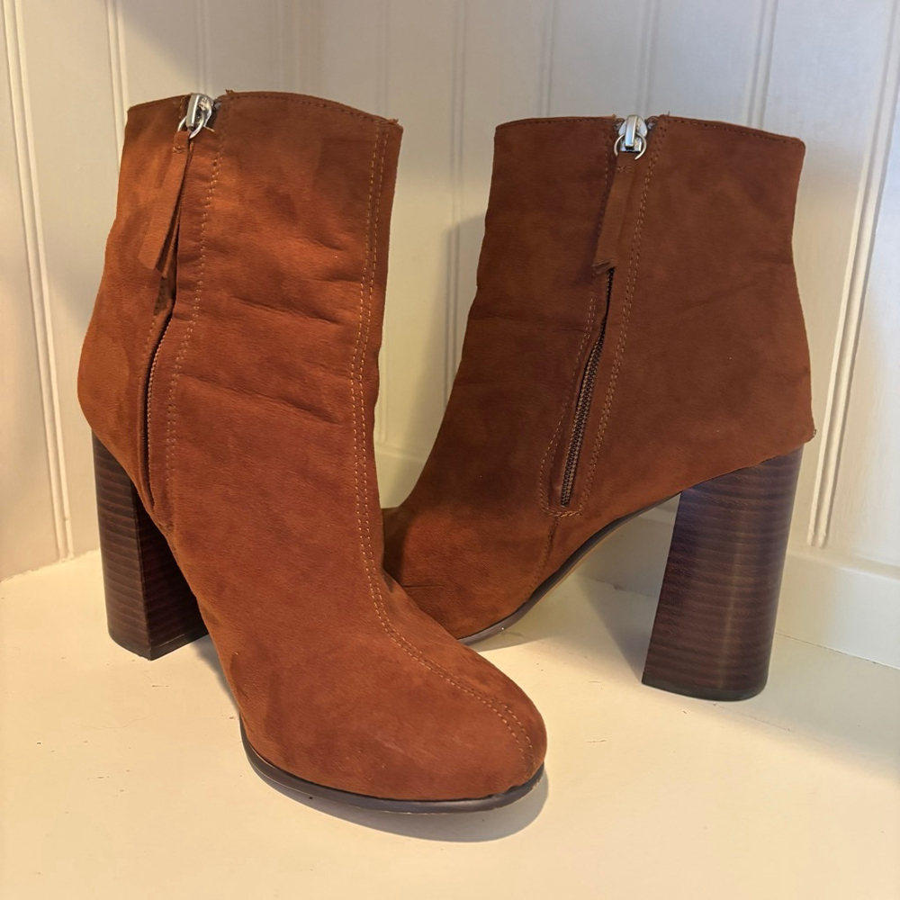 Women's H&M Brown Faux Suede Heeled Boots Size 8 4.5 inch heel western